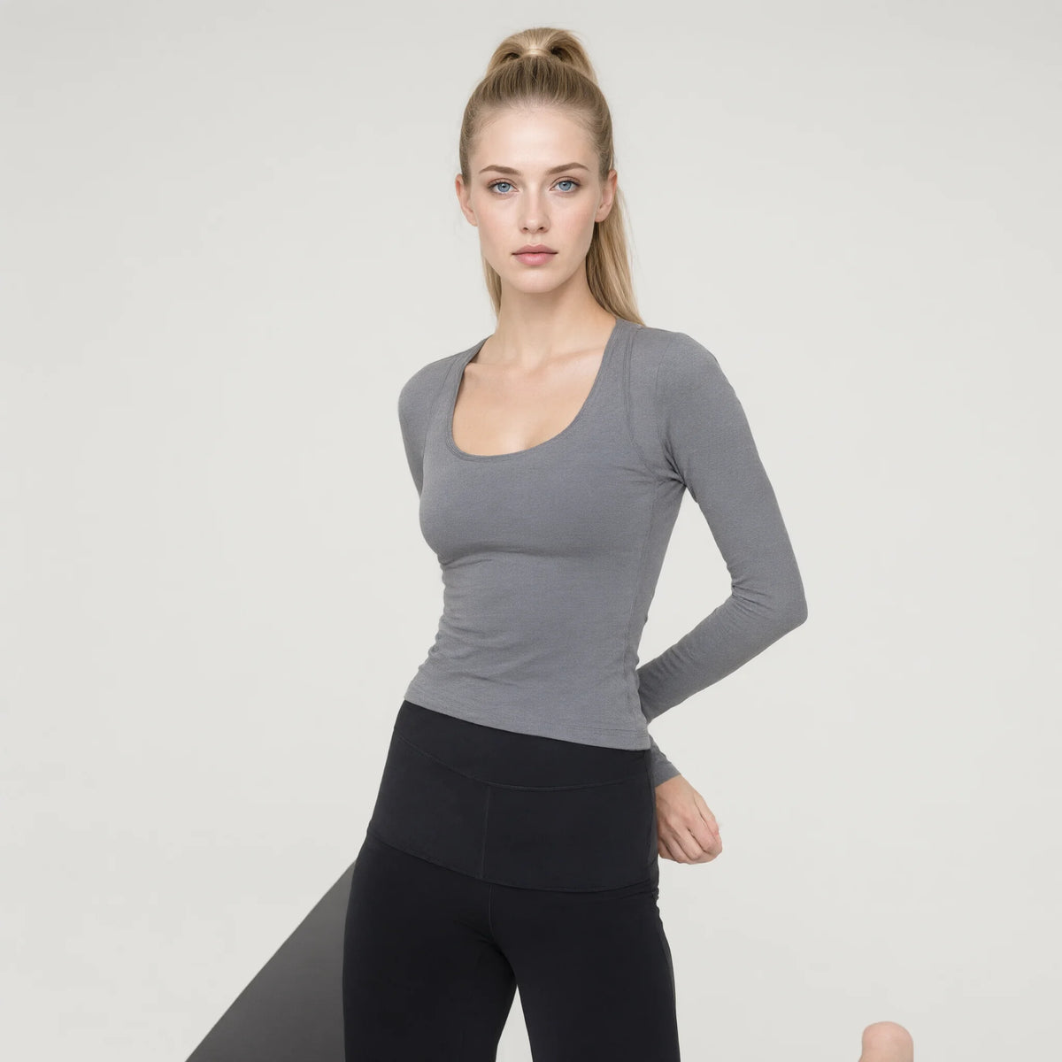 Grey | Gradient Long Sleeve Yoga Top｜DUVETMOON – detail close-up (hands clasped behind the back)